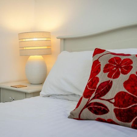 Traditional 3 Bedroom Quiet Duplex Flat By High St, Trams And Buses - Just 1-5 Miles To Centre 에든버러 외부 사진
