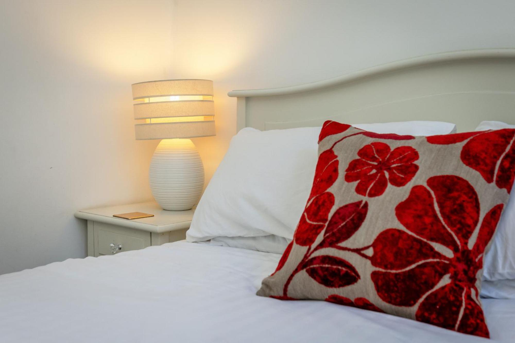 Traditional 3 Bedroom Quiet Duplex Flat By High St, Trams And Buses - Just 1-5 Miles To Centre 에든버러 외부 사진