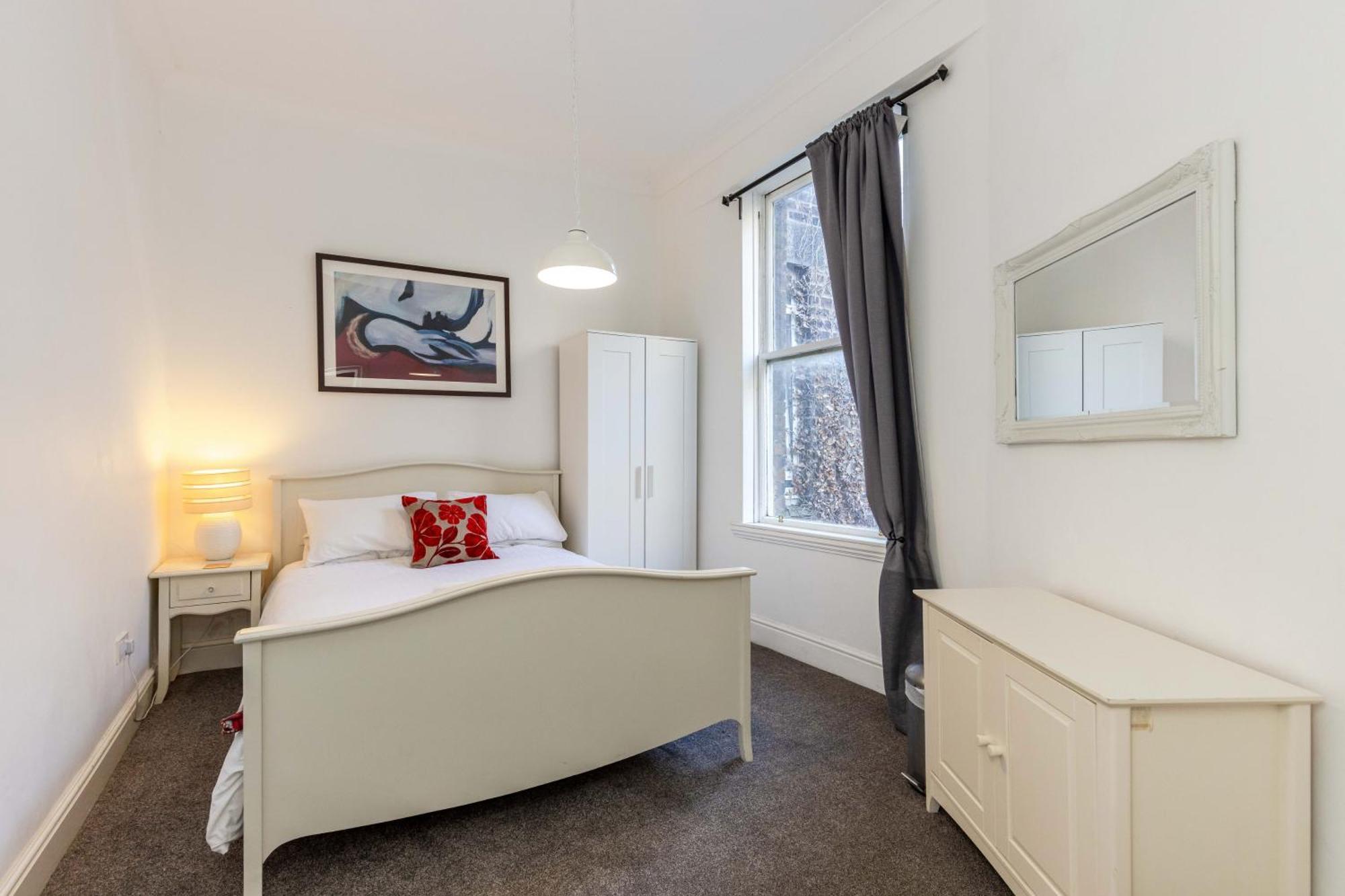 Traditional 3 Bedroom Quiet Duplex Flat By High St, Trams And Buses - Just 1-5 Miles To Centre 에든버러 외부 사진
