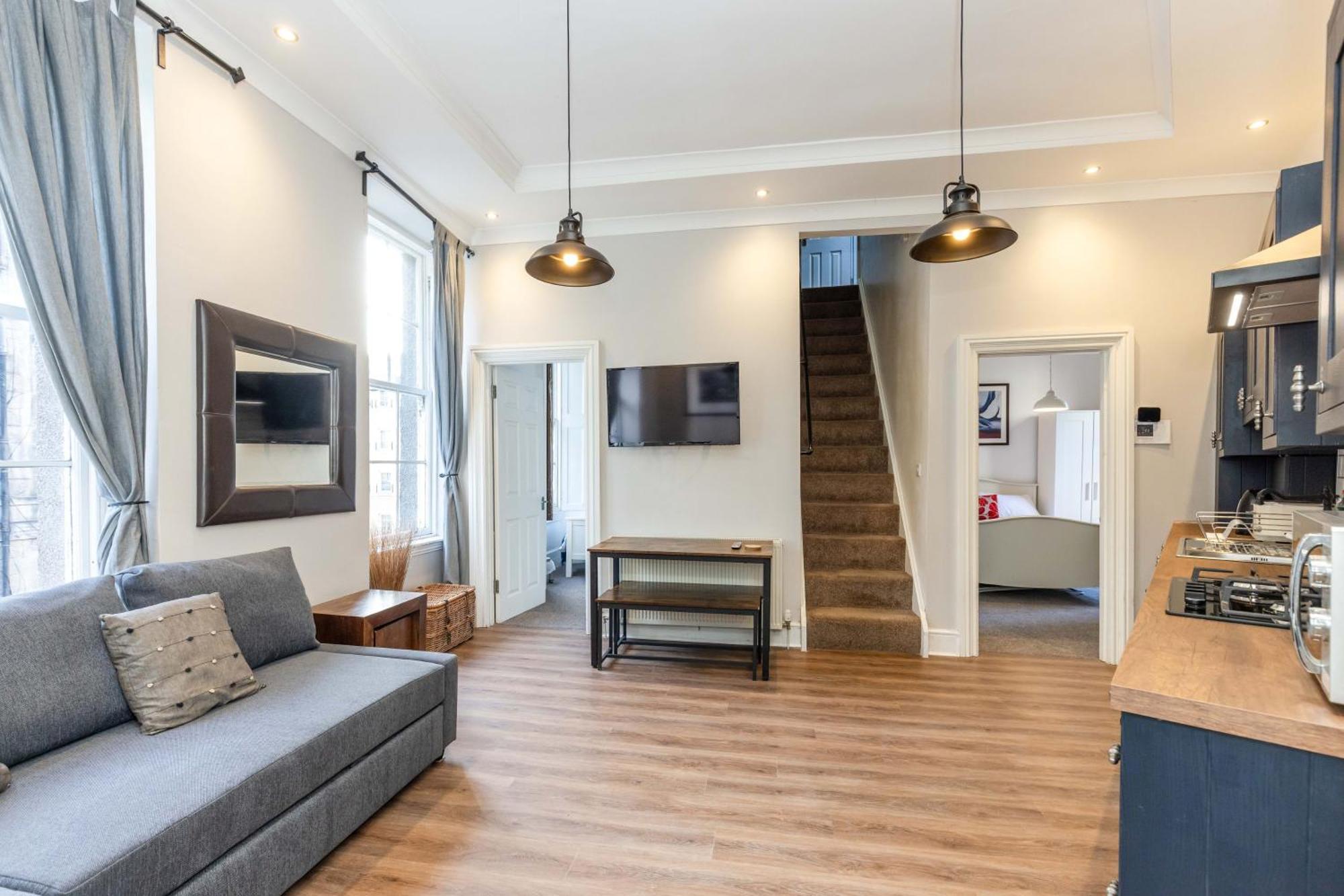 Traditional 3 Bedroom Quiet Duplex Flat By High St, Trams And Buses - Just 1-5 Miles To Centre 에든버러 외부 사진