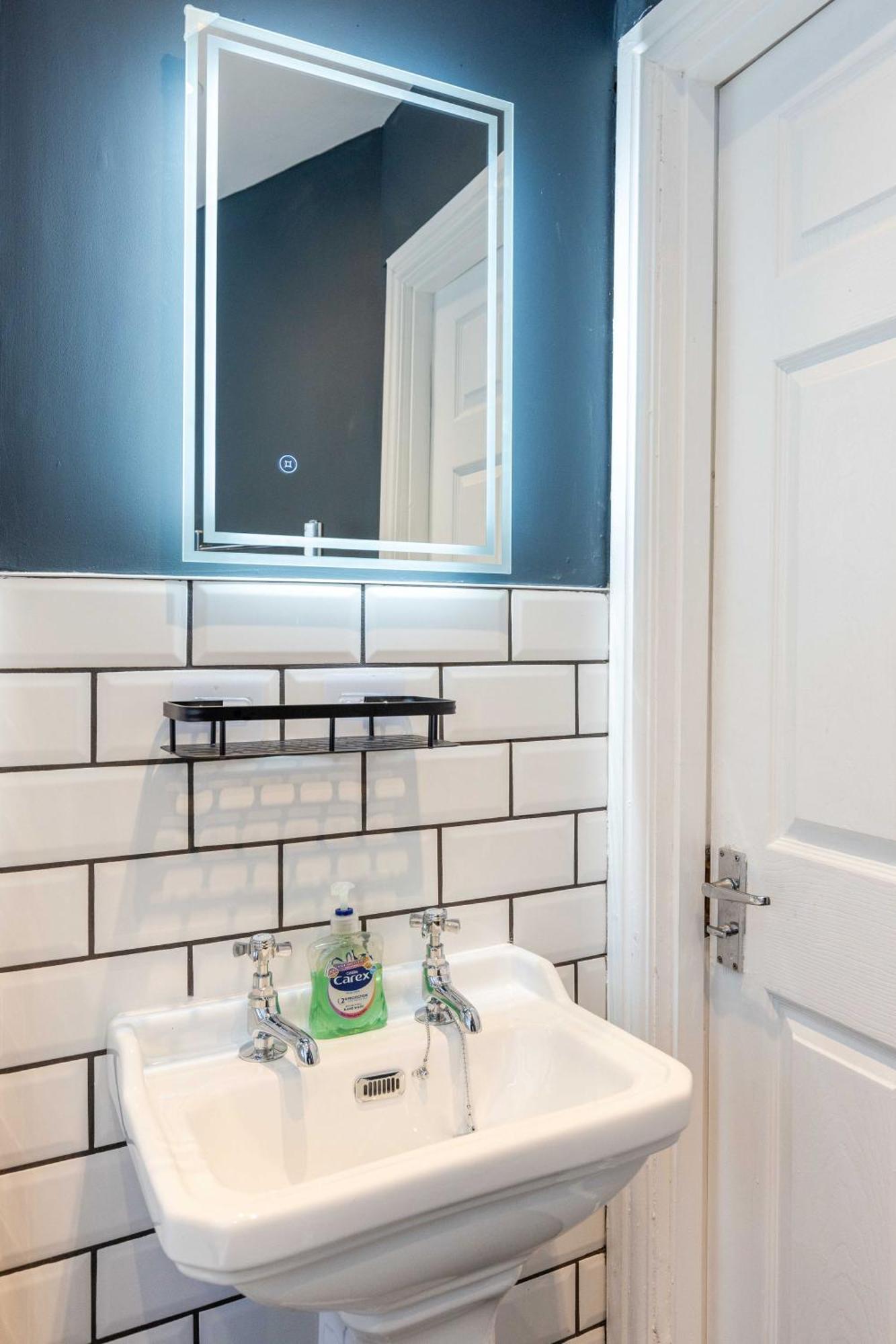 Traditional 3 Bedroom Quiet Duplex Flat By High St, Trams And Buses - Just 1-5 Miles To Centre 에든버러 외부 사진