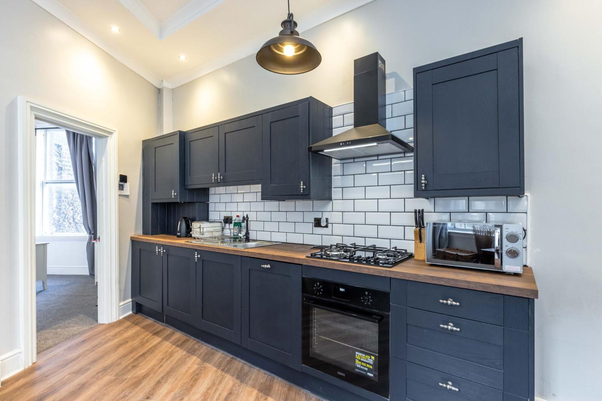 Traditional 3 Bedroom Quiet Duplex Flat By High St, Trams And Buses - Just 1-5 Miles To Centre 에든버러 외부 사진